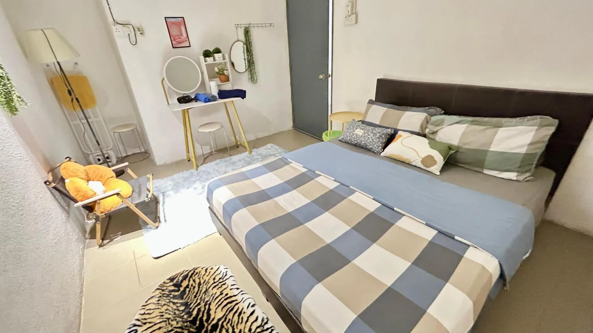 Entire 33 Cozy House • 3 Bedroom @ Alma Bukit Mertajam 0*,  Malaysia